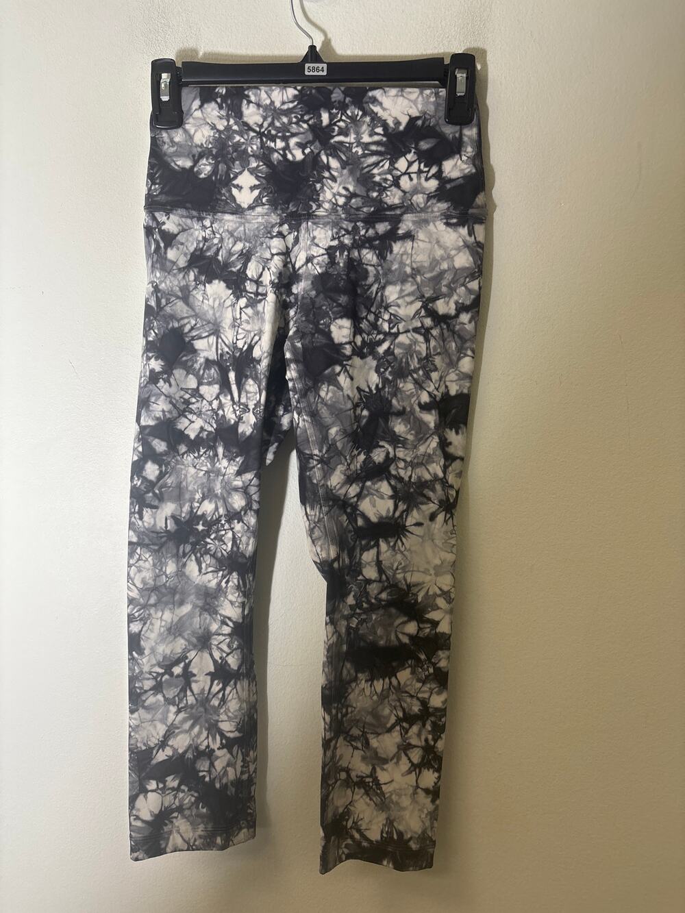 Lululemon Gray White Print Athletic Leggings Sz 2